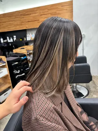 ミディアム カラー mono / Manatoのヘアスタイル