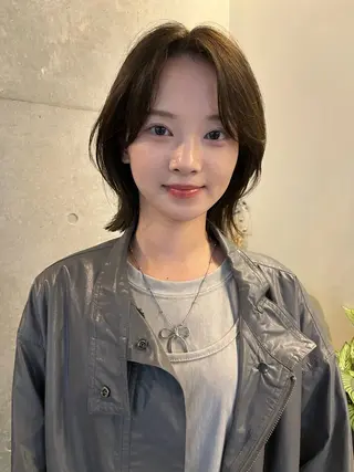 ミディアム レイヤーカット\ウル フ　chinatsuのヘアスタイル
