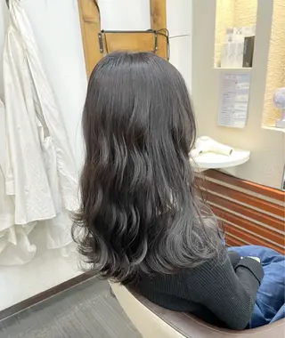 カラー eat所属・市妙 瑠基のヘアスタイル