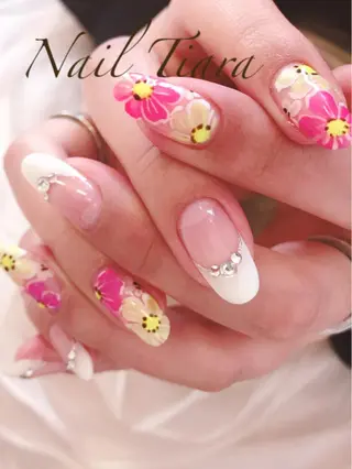 ネイル ネイル ティアラのネイルデザイン