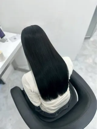 カラー niina🖤 寒色×レイヤーのヘアスタイル