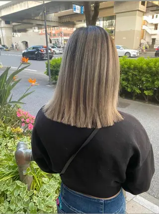 ミディアム カラー モモカ/ハイトーン /バレイヤージュのヘアスタイル