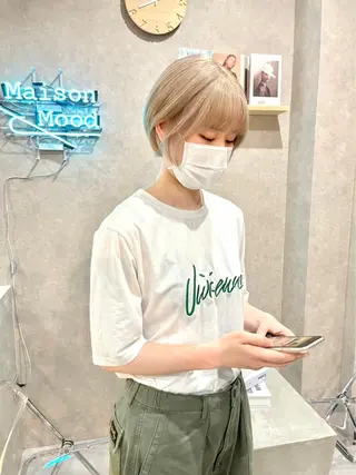 ショート カラー mood alissaのヘアスタイル