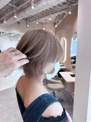 ショート カラー ブリーチ/バレイヤー ジュ/シャドウルーツのヘアスタイル