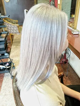 セミロング カラー 艶髪✨ハイトーン ✨ホワイト✨北宗一郎のヘアスタイル