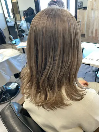 ミディアム ツノダ ルカのヘアスタイル