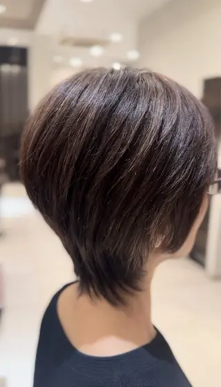 ショート 白髪ぼかしモデル 募集中ヒキマカイトのヘアスタイル