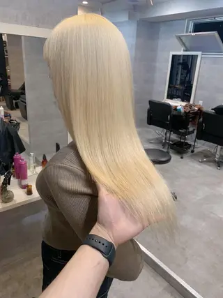 ロング ＿WHITE鳳店 アンダーバーホワイトのヘアスタイル