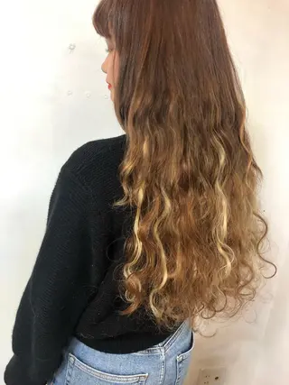 ロング カラー エクステ ハイトーン 💭黒崎ハルカのヘアスタイル