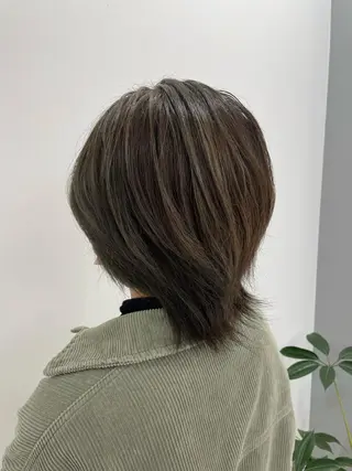 カラー ブリーチ・縮毛矯正 ハイトーン・三島佳音のヘアスタイル