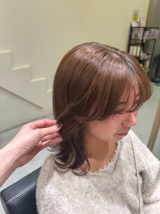 ミディアム 透明感カラー/顔周り カット/レイヤーにかのヘアスタイル