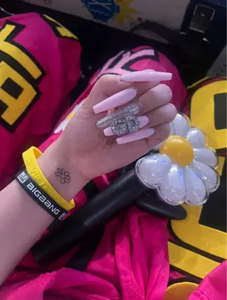 ネイル 𝐊𝐢𝐭𝐭𝐲 kurumiのネイルデザイン