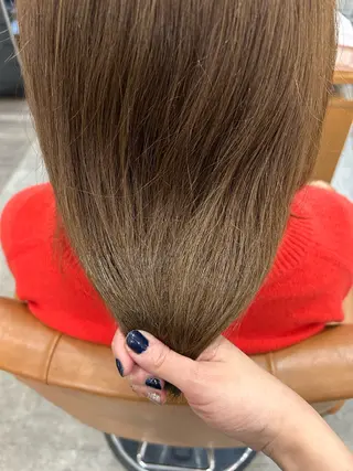 セミロング カラー おおた きょうかのヘアスタイル