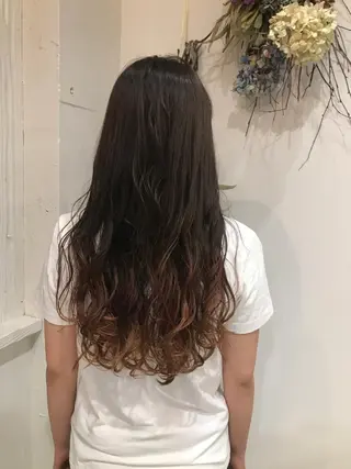 ロング カラー 入江 志穂のヘアスタイル