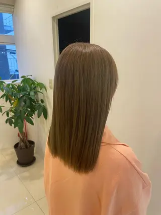 ロング カラー 伊藤 綾のヘアスタイル