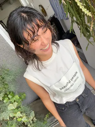 ミディアム パーマ qiie/ワンカラー インナーカラーのヘアスタイル