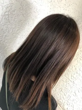 セミロング カラー チーフデザイナー 西川凌史のヘアスタイル