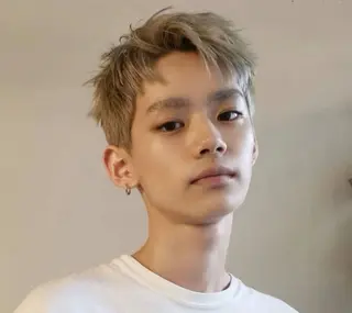 ショート カラー メンズ ハイトーン/レイヤー nail 百咲💌のヘアスタイル