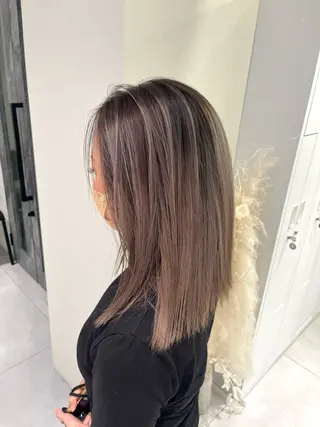 セミロング カラー ケアブリーチ 若杉圭大のヘアスタイル