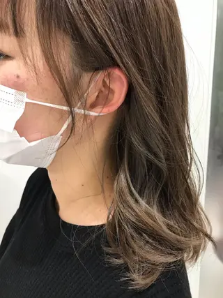 セミロング カラー 保子 祐里香のヘアスタイル