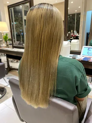 ロング エイジングケア、白髪 ぼかしヒキマカイトのヘアスタイル