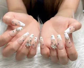 ネイル 高木 維麗絲のネイルデザイン