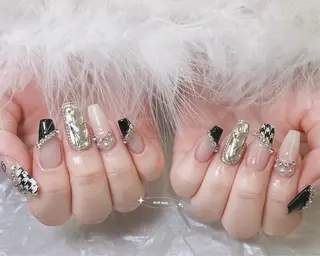 ネイル RINA 🤍のネイルデザイン