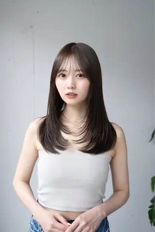 ロング レイヤーカット/ 前髪顔周りカットのヘアスタイル