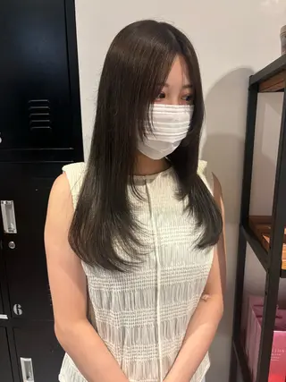 ロング Megu/ベージュ/ 透明感カラーのヘアスタイル