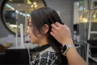 カラー 能登谷 泉稀のヘアスタイル
