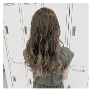 ロング カラー YUNA ユウナのヘアスタイル