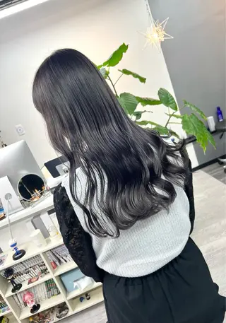 ロング カラー 名畑 裕貴のヘアスタイル