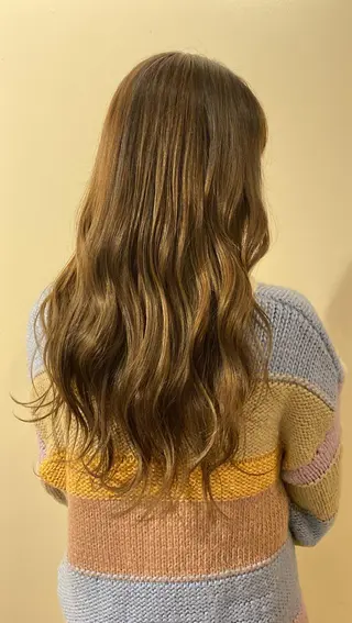 ロング カラー あべ しおりのヘアスタイル