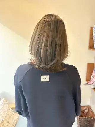 ミディアム ストンボブ/レイヤー 艶カラー💎ヒデジのヘアスタイル