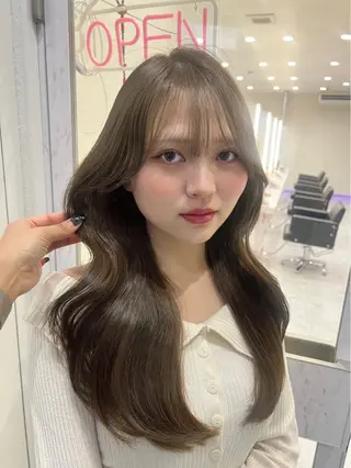 カラー ダブルカラー/レイヤ ーカット𝓜𝓐𝓞のヘアスタイル