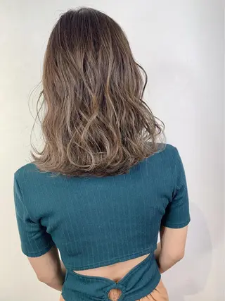 ミディアム カラー _WHITE 天神店のヘアスタイル