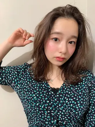 ミディアム カラー chiaki .のヘアスタイル