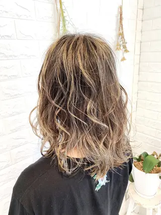 セミロング カラー ハイトーン/ブリーチ 山崎 悠次のヘアスタイル