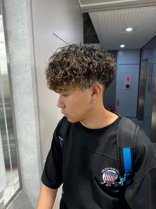 ショート カラー パーマ ヘアアレンジ メンズ スパイキー/フェザー /波巻き/かいとのヘアスタイル