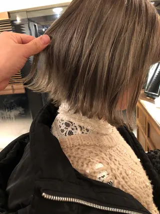 ミディアム ボブ/レイヤー/ ショートcovo代表のヘアスタイル