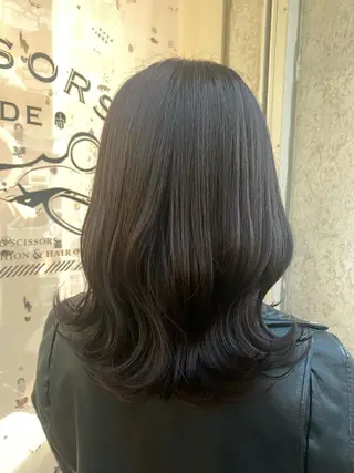 セミロング カラー haru .のヘアスタイル