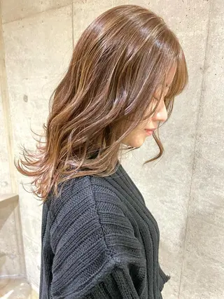 ミディアム カラー ハイライトが 得意なニキです😊のヘアスタイル