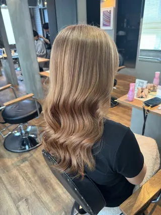 ロング カラー Eleanor spa&treatment 札幌店内にあるシェアサロン【WHITE】所属・シルクハイトーン / 髪質改善🦋MIKUのヘアスタイル