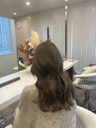 ロング 山内 友里菜のヘアスタイル