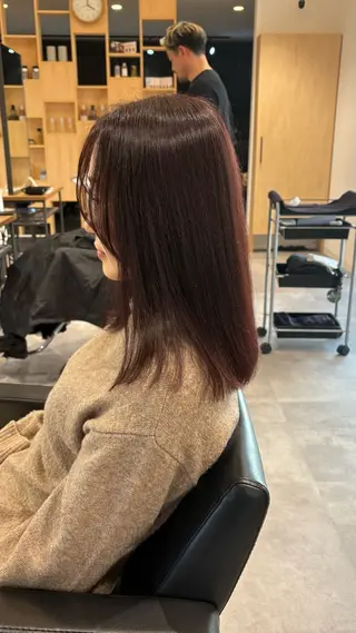 ミディアム 滑川 吏音のヘアスタイル