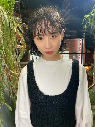 ミディアム パーマ qiie/ワンカラー インナーカラーのヘアスタイル