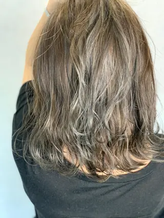 ミディアム LUXBE LUCE那覇イオン店所属・LUXBE LUCEのヘアスタイル
