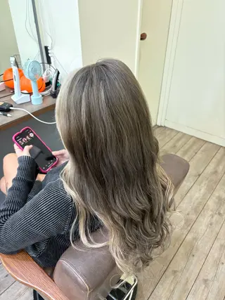 ロング 黒坂 佳乃のヘアスタイル