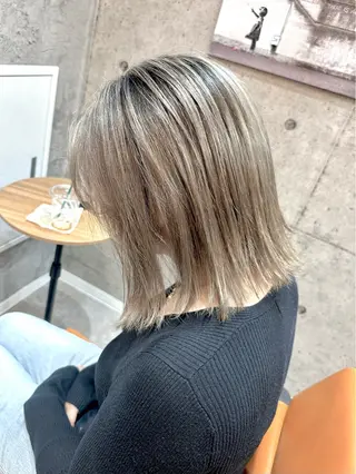 ミディアム 🔷ブリーチバレイヤ ージュ🔷飯野達也のヘアスタイル