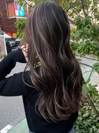 ロング カラー ⭐ハイトーンブリーチ ミルクティーピンクのヘアスタイル